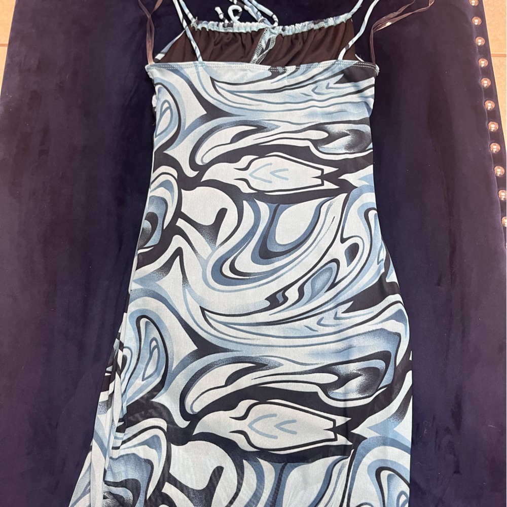 Medium body tight dress blue.